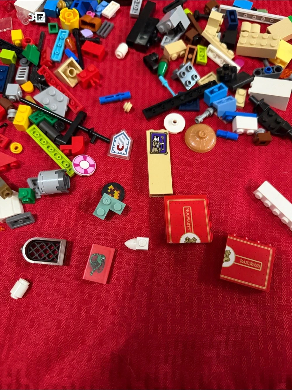 Lego mixed lot vintage pieces w minifigures